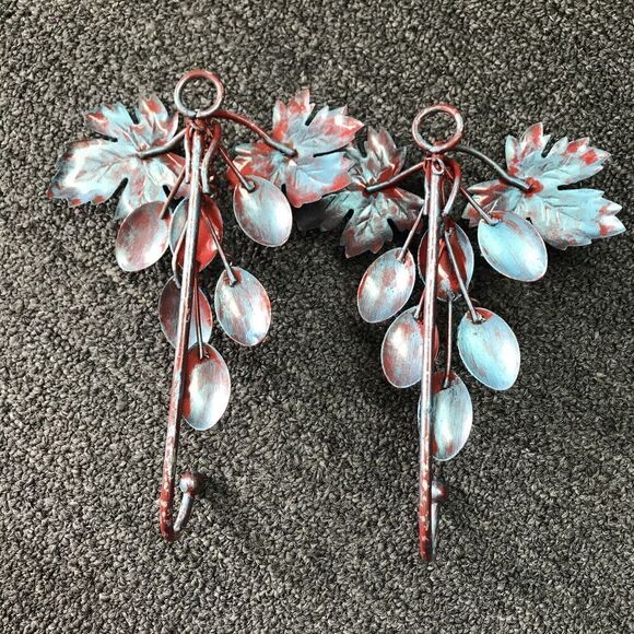 Metal Grape Kitchen Wall Hooks 2 Piece Set Lot Decorative Hardware - Picture 3 of 5